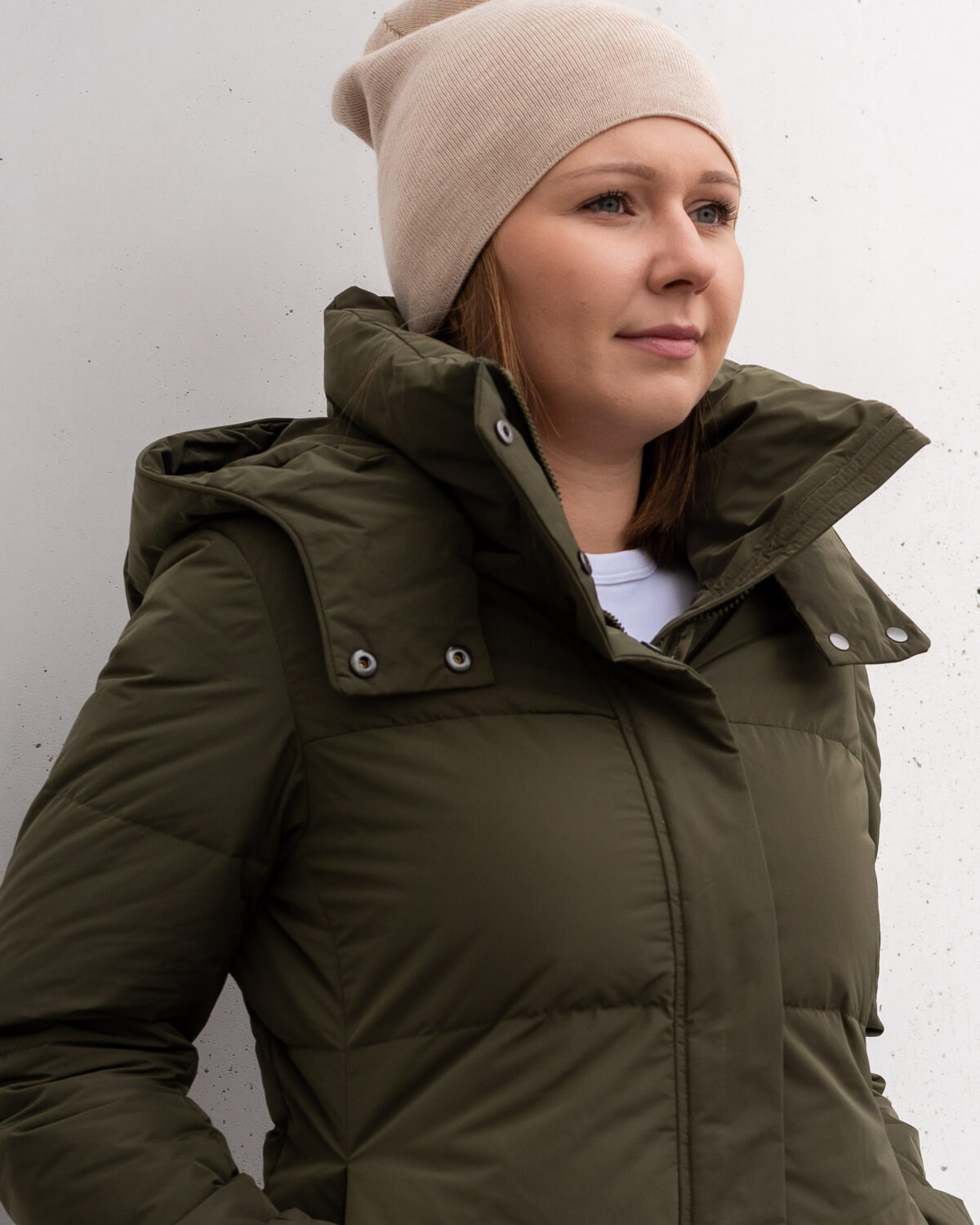 Krótka kurtka puchowa Ida z odpinanym kapturem — Khaki, zdjęcie 6