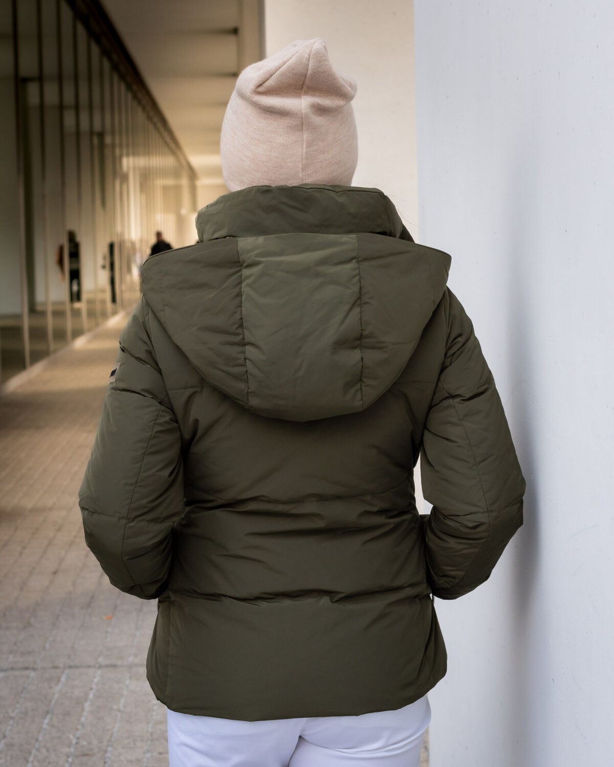 Krótka kurtka puchowa Ida z odpinanym kapturem — Khaki, zdjęcie 3