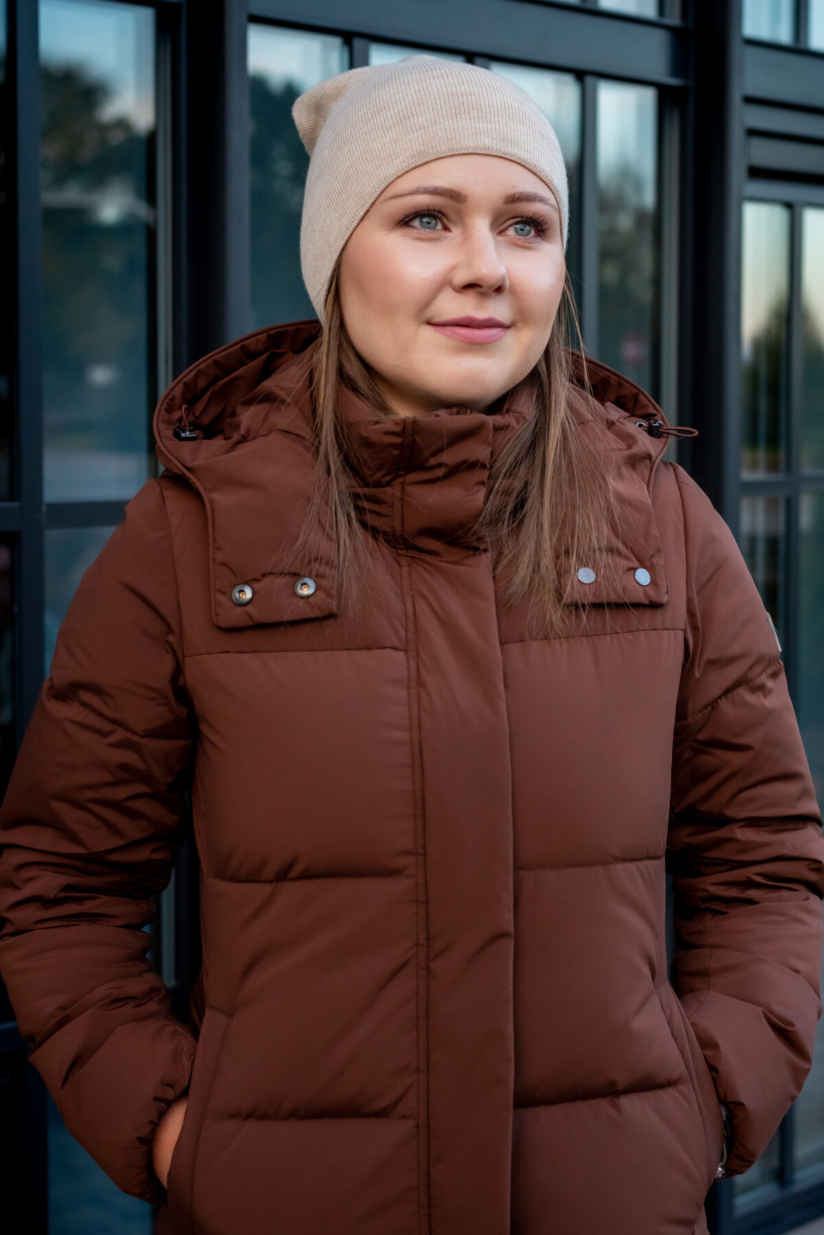 Płaszcz puchowy AMELIA — Czekoladowy, zdjęcie 3